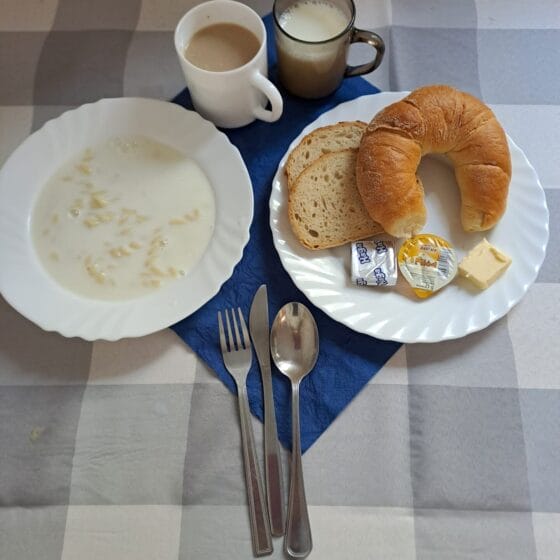 Czwartek 17.04.2025 r.: Śniadanie