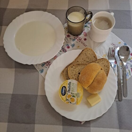 Piątek 25.04.2025 r.: Śniadanie