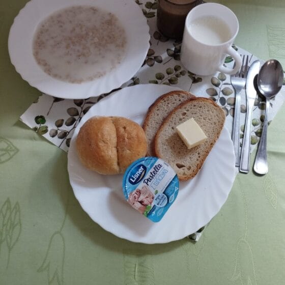 Poniedziałek 19.05.2025 r.: Śniadanie