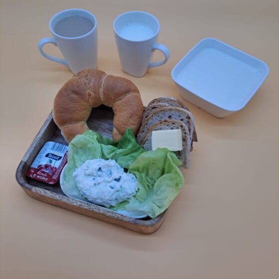 Czwartek 30.10.2025 r.: Śniadanie