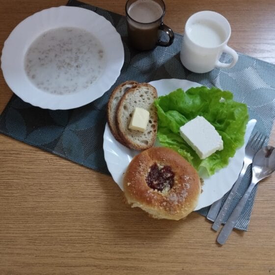 Piątek 12.09.2025 r.: Śniadanie