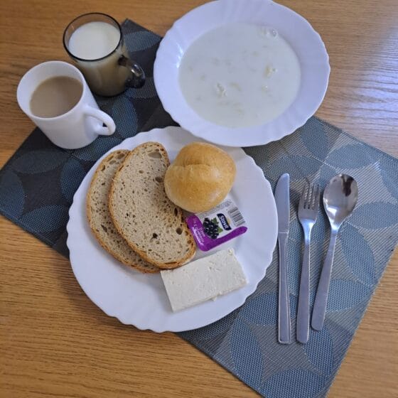 Poniedziałek 22.09.2025 r.: Śniadanie