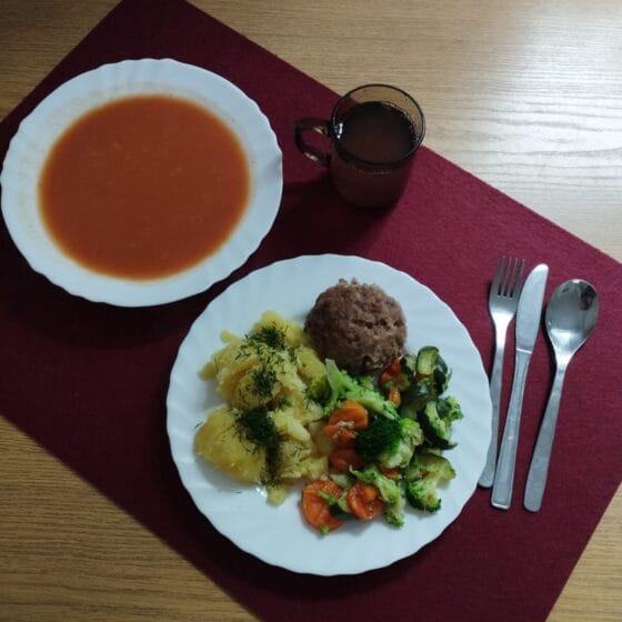 Poniedziałek 29.09.2025 r.: Obiad