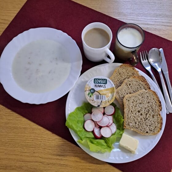 Piątek 10.10.2025 r.: Śniadanie