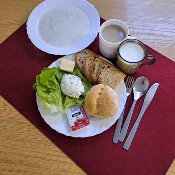 Poniedziałek 13.10.2025 r.: Śniadanie