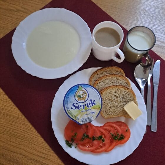 Wtorek 14.10.2025 r.: Śniadanie